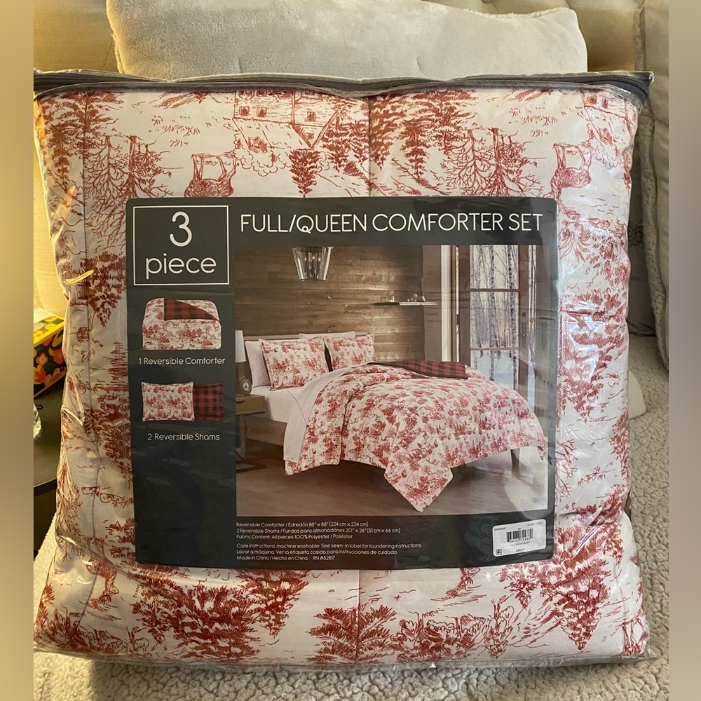 Holiday Toile, Reversible Queen comforter and shams, NWT from Macys